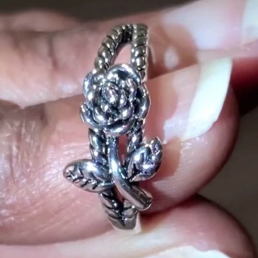 Lovely Rose Silver Intricate Detailed Rose Floral Ring